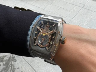 A.ランゲ＆ゾーネは大阪にある当店で♪今日はストラップ入荷のご紹介