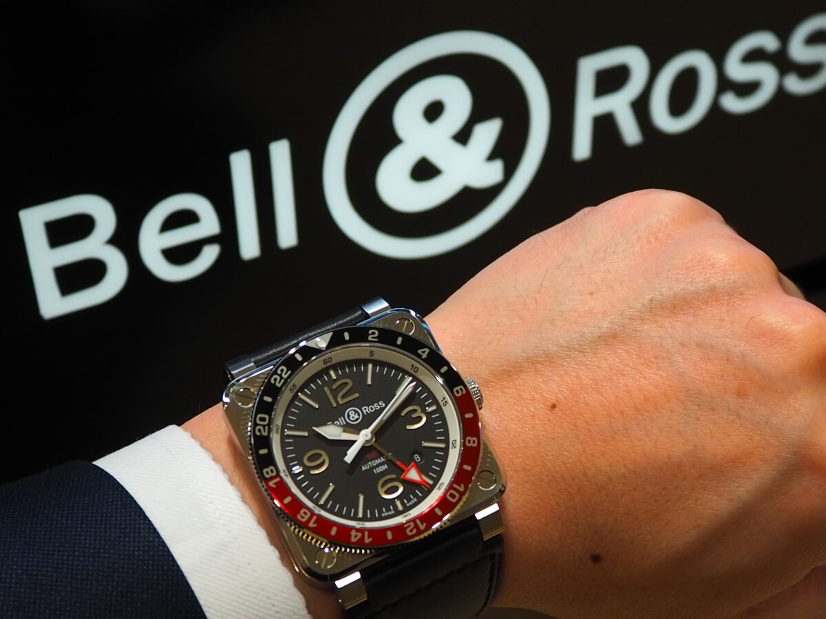 Bell&Ross BR03シリーズの人気GMTが再入荷！「BR0393-BL-ST/SCA