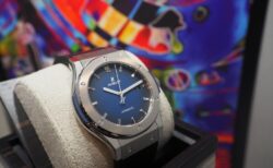 深海を連想させる？グラデーションが美しいこちらのモデル ウブロ「クラシック・フュージョン チタニウム ディープブルー」