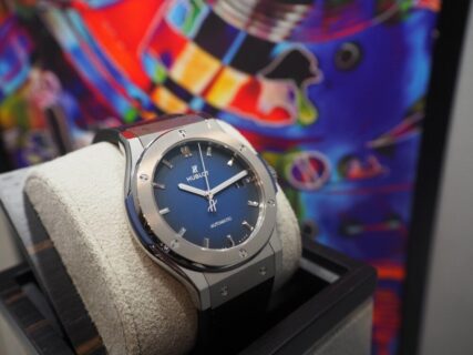 深海を連想させる？グラデーションが美しいこちらのモデル ウブロ「クラシック・フュージョン チタニウム ディープブルー」