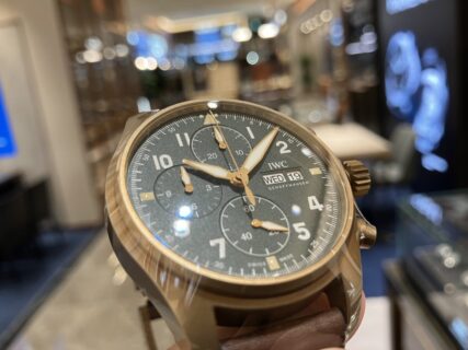 【IWC】ついにラスト1本！ブロンズを使いこなせる漢は最高にカッコイイです【パイロット・ウォッチ・クロノグラフ・スピットファイア（IW387902）】