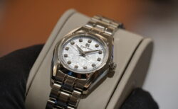 【高市早苗氏 着用モデル】【グランドセイコー】STGF389「風光る」