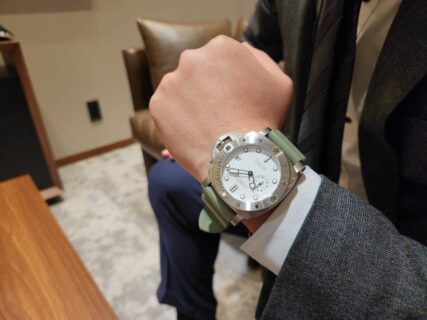 【パネライ】実はパネライは黒文字盤のよりも白文字盤の方が魅力的？PAM01595の魅力について