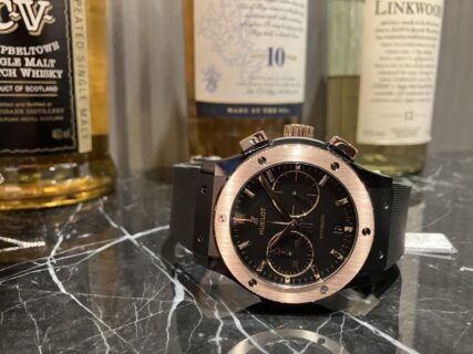 永遠不滅の定番カラー?ブラック×ゴールドの魅力とは?ウブロ クラシック・フュージョン クロノグラフ セラミック キングゴールド