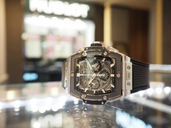 名機礼賛「エル・プリメロ」搭載したこちらのモデル～ウブロ