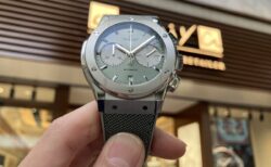 2026年ウブロ新作入荷速報！ウブロ「クラシック・フュージョン クロノグラフ チタニウム セージグリーン」