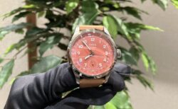 【ORIS】「このスペックでこの価格！？」“超”新人スタッフが惹かれたORIS ビッククラウン　ポインターデイト　キャリバー403