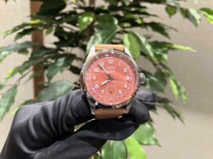 【ORIS】「このスペックでこの価格！？」“超”新人スタッフが惹かれたORIS ビッククラウン　ポインターデイト　キャリバー403