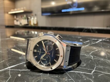 スタッフ村上も愛用?日本で一番売れてる「ウブロ」の人気モデルとは？「クラシック・フュージョン クロノグラフ チタニウム ディープブルー」