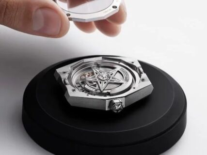 ”漆黒のハイテクセラミックケース”にエル・プリメロを搭載した ゼニス「デファイ スカイライン セラミック」