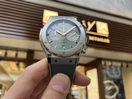 【ウブロフェア開催中】人気モデルがようやく再入荷？？2026年新作モデル ウブロ「クラシック・フュージョン クロノグラフ チタニウムセージグリーン」