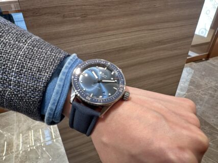 雨の日、時計をつけて美術館に行く。-ブランパンフィフティファゾムスバチスカーフ43mm 編-