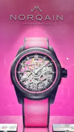 ビジネスマンの腕元に輝くゼニス「エリート クラシック