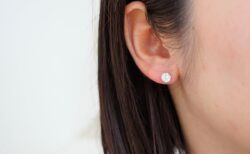 何カラットが最適？1粒ダイヤのピアスをカラット別に着け比べ【比較】