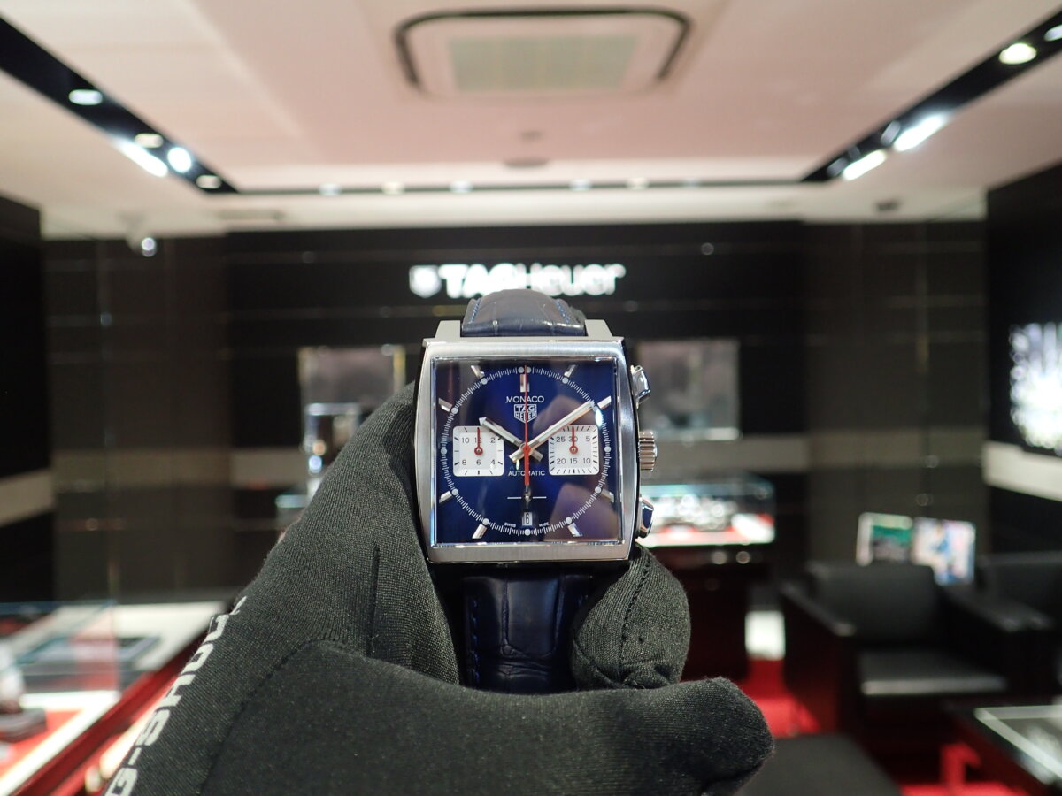 新品⭐️タグ付き❤️S サイズ ANEW ロゴ　サンバイザー　ブルーカモ 二つの世界初を備えたタグホイヤー”モナコ”が最新ムーブメント搭載で
