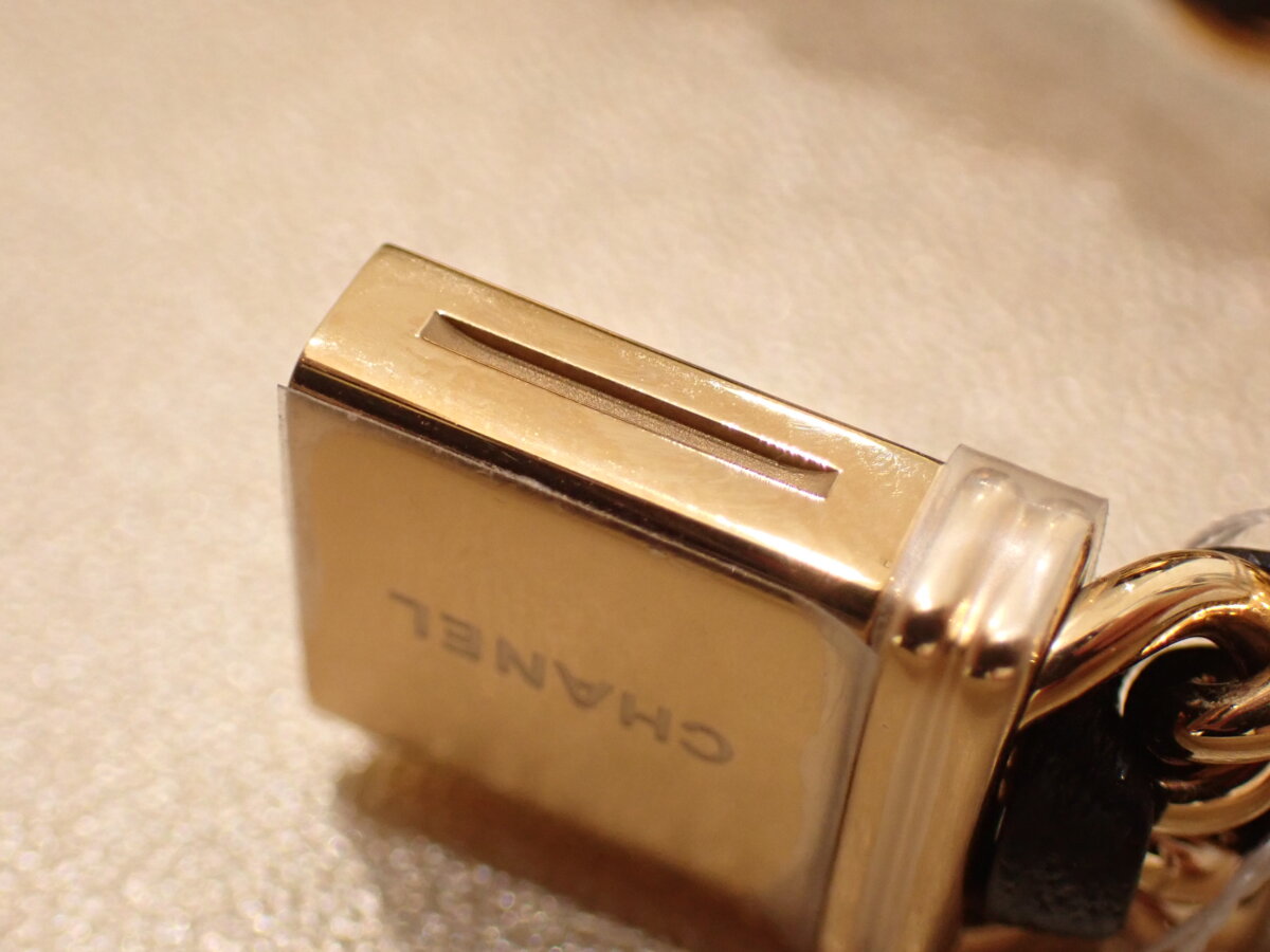 復刻したシャネル初の時計プルミエール、着け方を写真で説明します。 - CHANEL