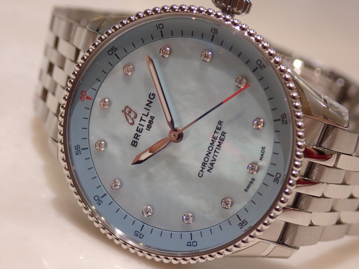 【ブライトリング】夏はもうすぐ!涼しげなアイスブルーダイヤルでペアウォッチ!ナビタイマーをご紹介! - BREITLING