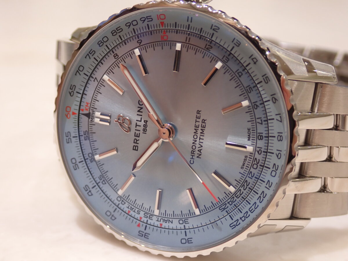【ブライトリング】夏はもうすぐ!涼しげなアイスブルーダイヤルでペアウォッチ!ナビタイマーをご紹介! - BREITLING