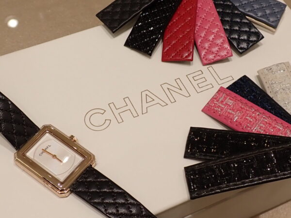 シャネル】ベルトの交換が簡単にできる腕時計？今日の服装に