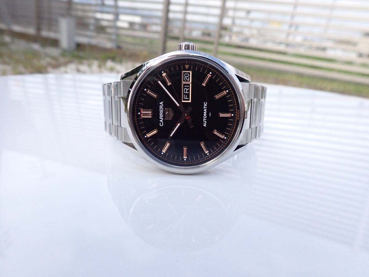 タグ・ホイヤー カレラ WDA2111.BA0043 シーンを選ばない万能ラグスポ - TAG Heuer 