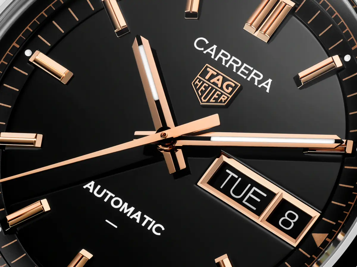 タグ・ホイヤー カレラ WDA2111.BA0043 シーンを選ばない万能ラグスポ - TAG Heuer 