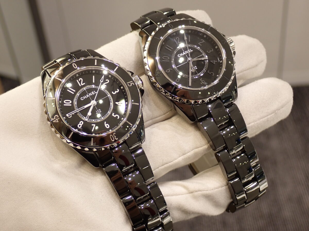 【シャネル】黒好きさん必見！ケースもダイヤルも真っ黒？オールブラックの時計『J12 ファントム』をご紹介！ - CHANEL 