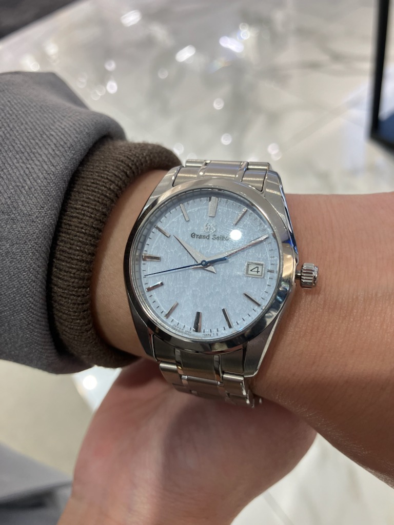 【グランドセイコー】新作雪白ライトブルーがついに発売（SBGX357） - Grand Seiko 