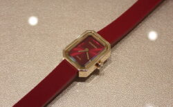 【シャネル】『プルミエール リボン』に新しい選択肢？大胆な色で自信に溢れる色？新作の『プルミエール リボン レッド』をご紹介！