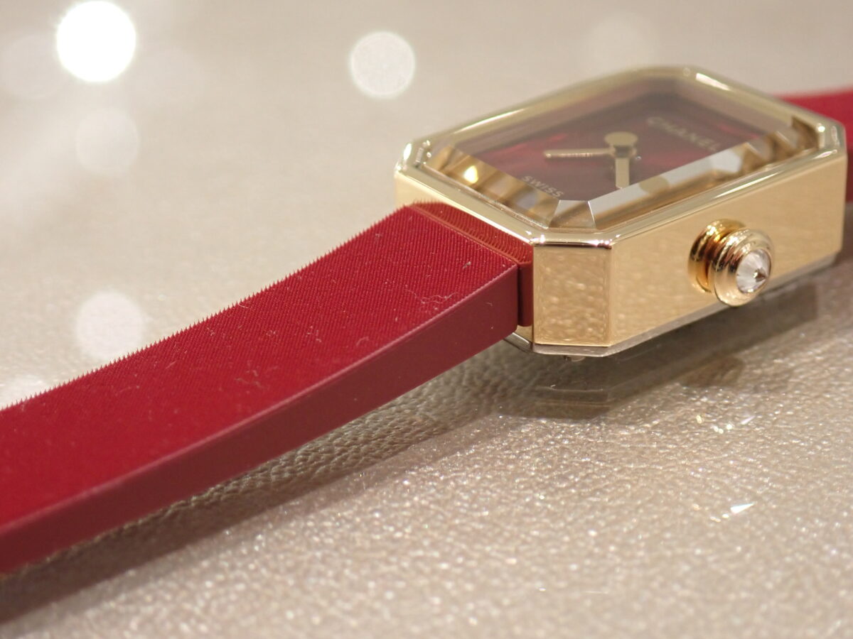 【シャネル】『プルミエール リボン』に新しい選択肢？大胆な色で自信に溢れる色？新作の『プルミエール リボン レッド』をご紹介！ - CHANEL 