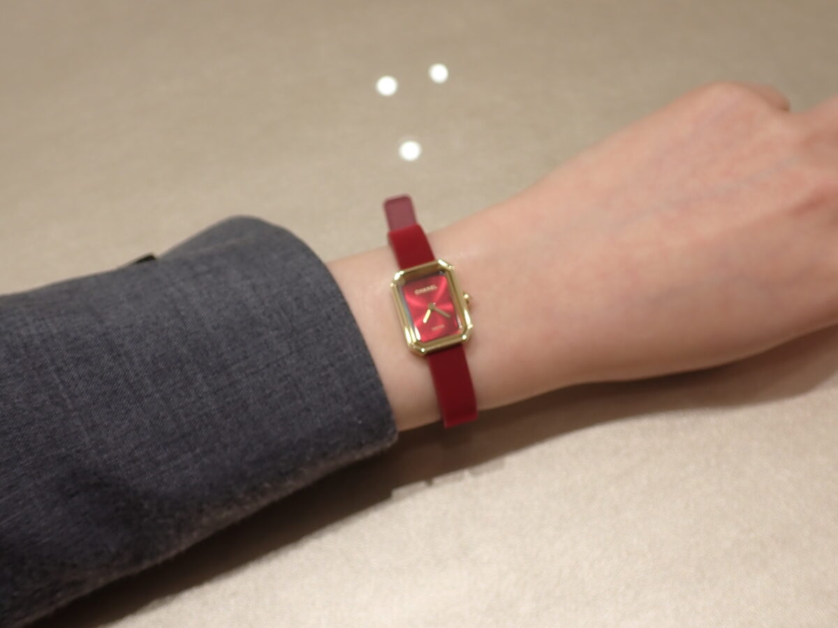 【シャネル】『プルミエール リボン』に新しい選択肢？大胆な色で自信に溢れる色？新作の『プルミエール リボン レッド』をご紹介！ - CHANEL 