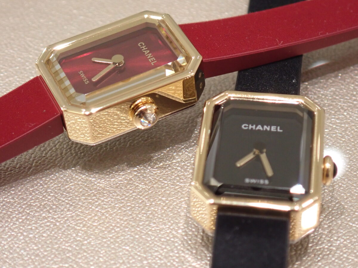 【シャネル】『プルミエール リボン』のブラックとレッドの違いって？2本を比べてみた！ - CHANEL 
