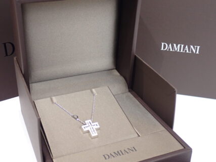【ダミアーニ】冬にピッタリなホワイトゴールドジュエリーを『ダミアーニ』からご紹介!