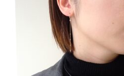 身に着けるだけで気分が上がる？アーカーの揺れるピアス３選