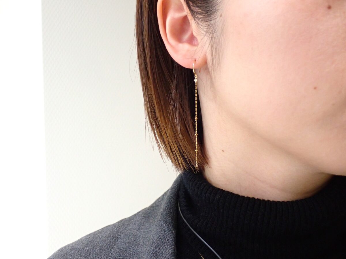 身に着けるだけで気分が上がる？アーカーの揺れるピアス３選 - AHKAH 