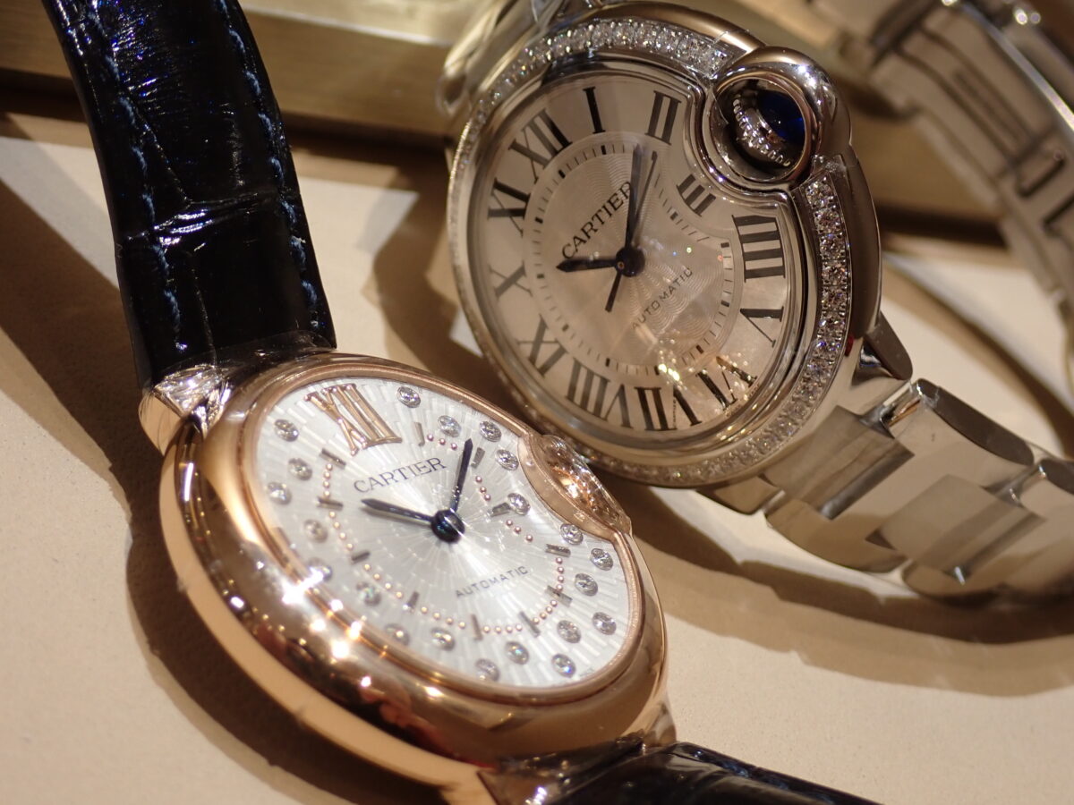 【カルティエ】’’ただの丸型じゃない’’？バロンブルーの魅力の秘密 - Cartier 