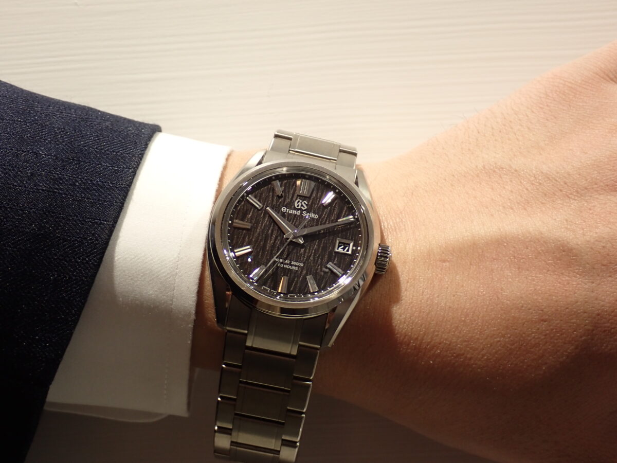 ～夜闇に浮かび上がる白樺林ダイヤル「SLGH017」～ - Grand Seiko 