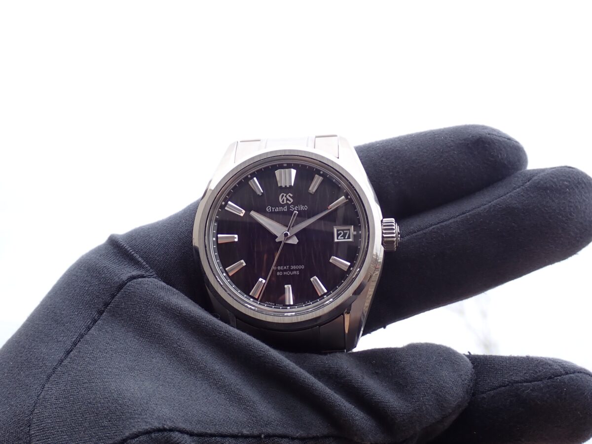 ～夜闇に浮かび上がる白樺林ダイヤル「SLGH017」～ - Grand Seiko 