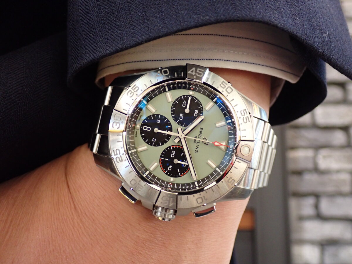 ブライトリング　「アベンジャーのみが持つ魅力」～B01 クロノグラフ ４４ - BREITLING 