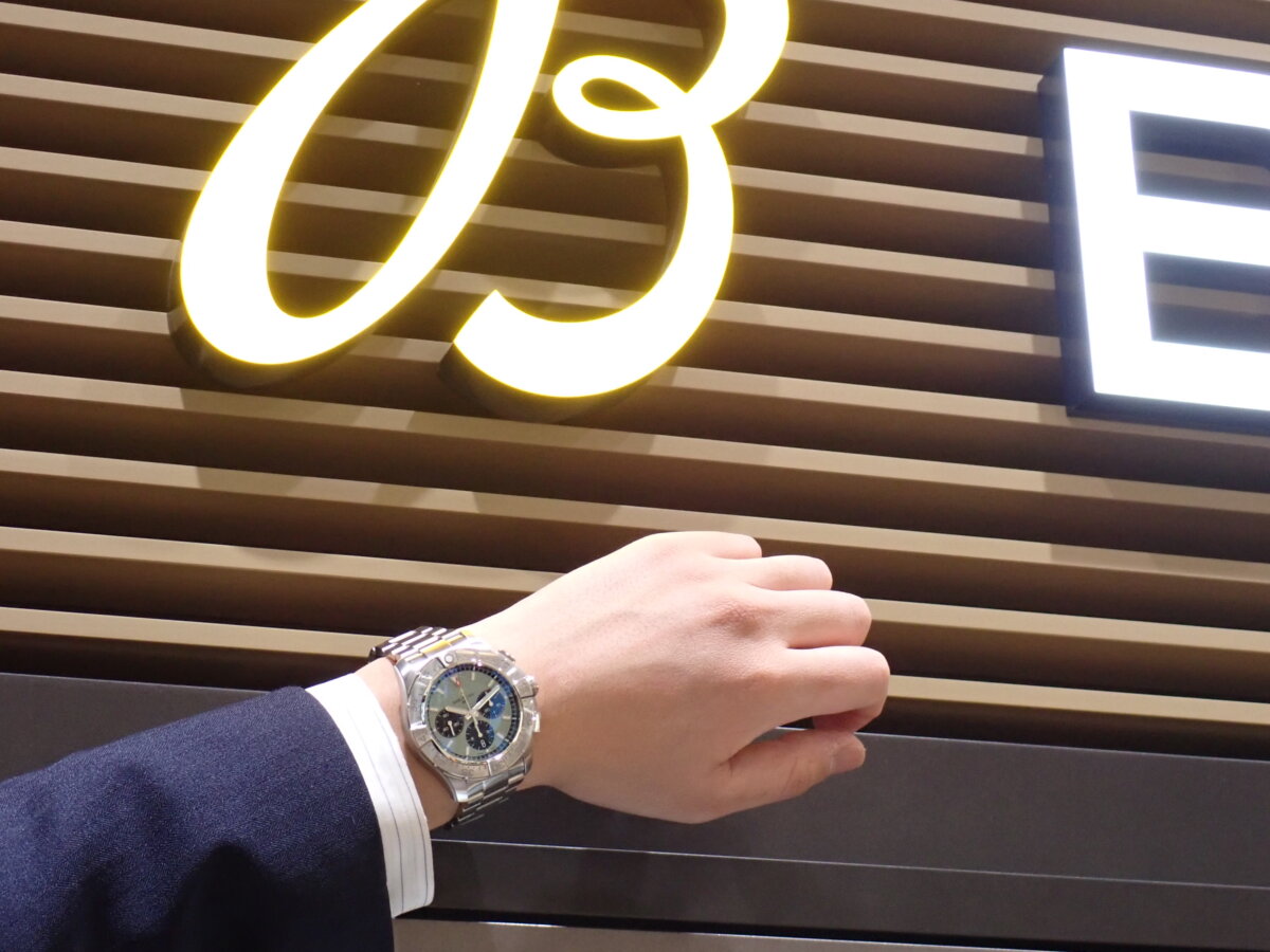 ブライトリング　「アベンジャーのみが持つ魅力」～B01 クロノグラフ ４４ - BREITLING 