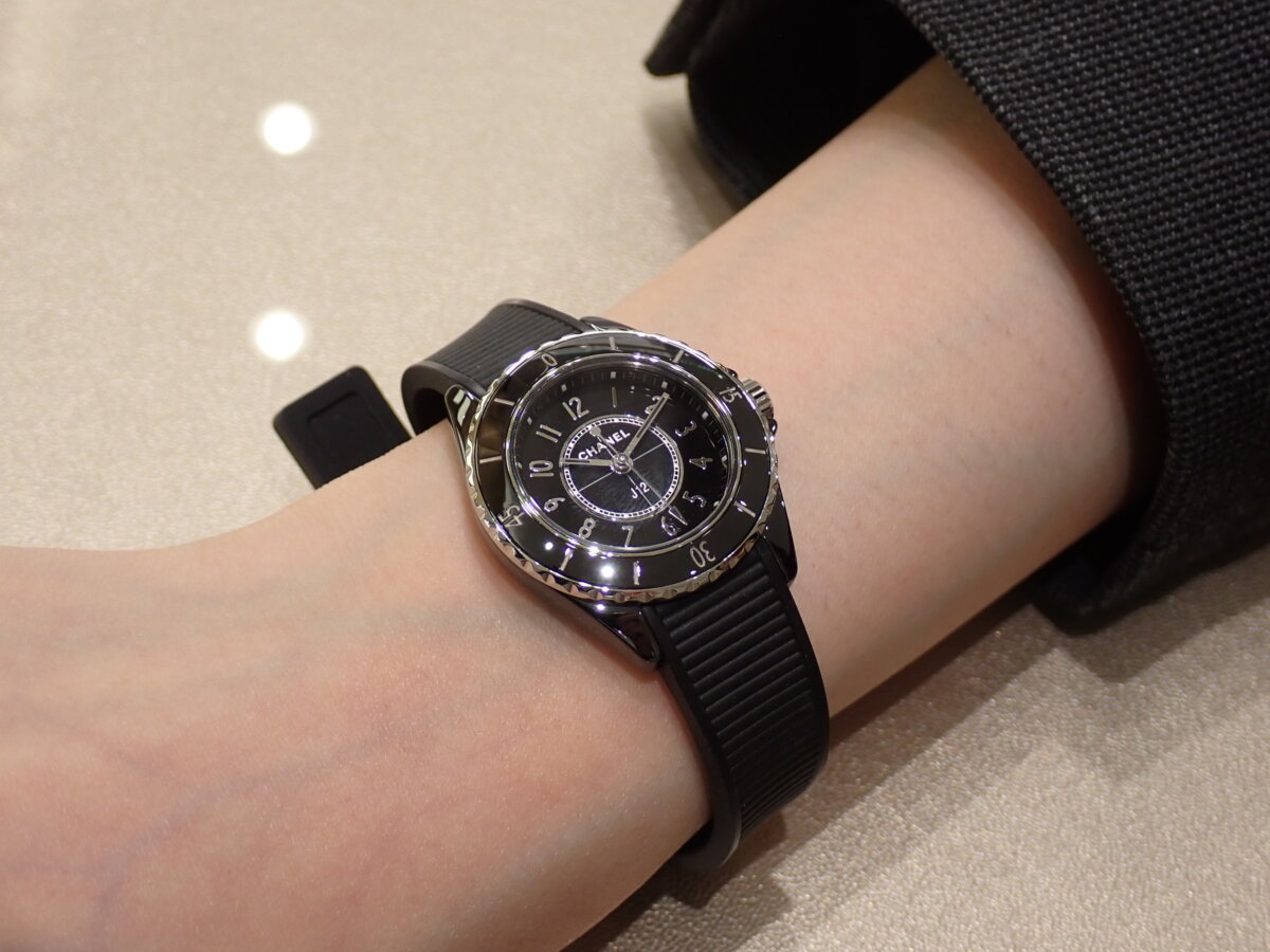 【シャネル】ウォッチズ&ワンダーズ2026 新作はJ12マットセラミックのワンショット限定!? J12新サイズはラバーストラップが…!? - CHANEL 