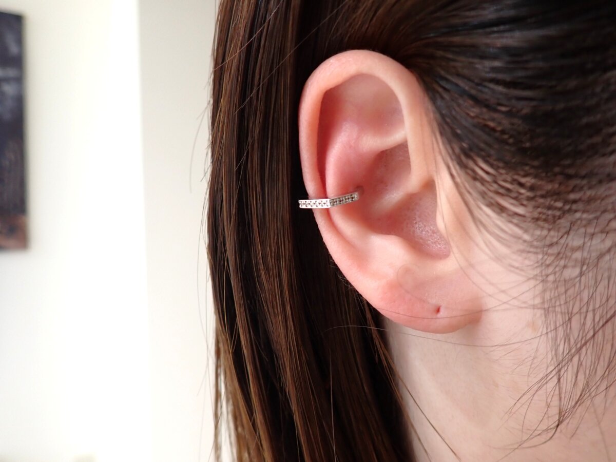 4月の誕生石ダイヤモンドが輝くヒロタカのイヤーカフ - Hirotaka 