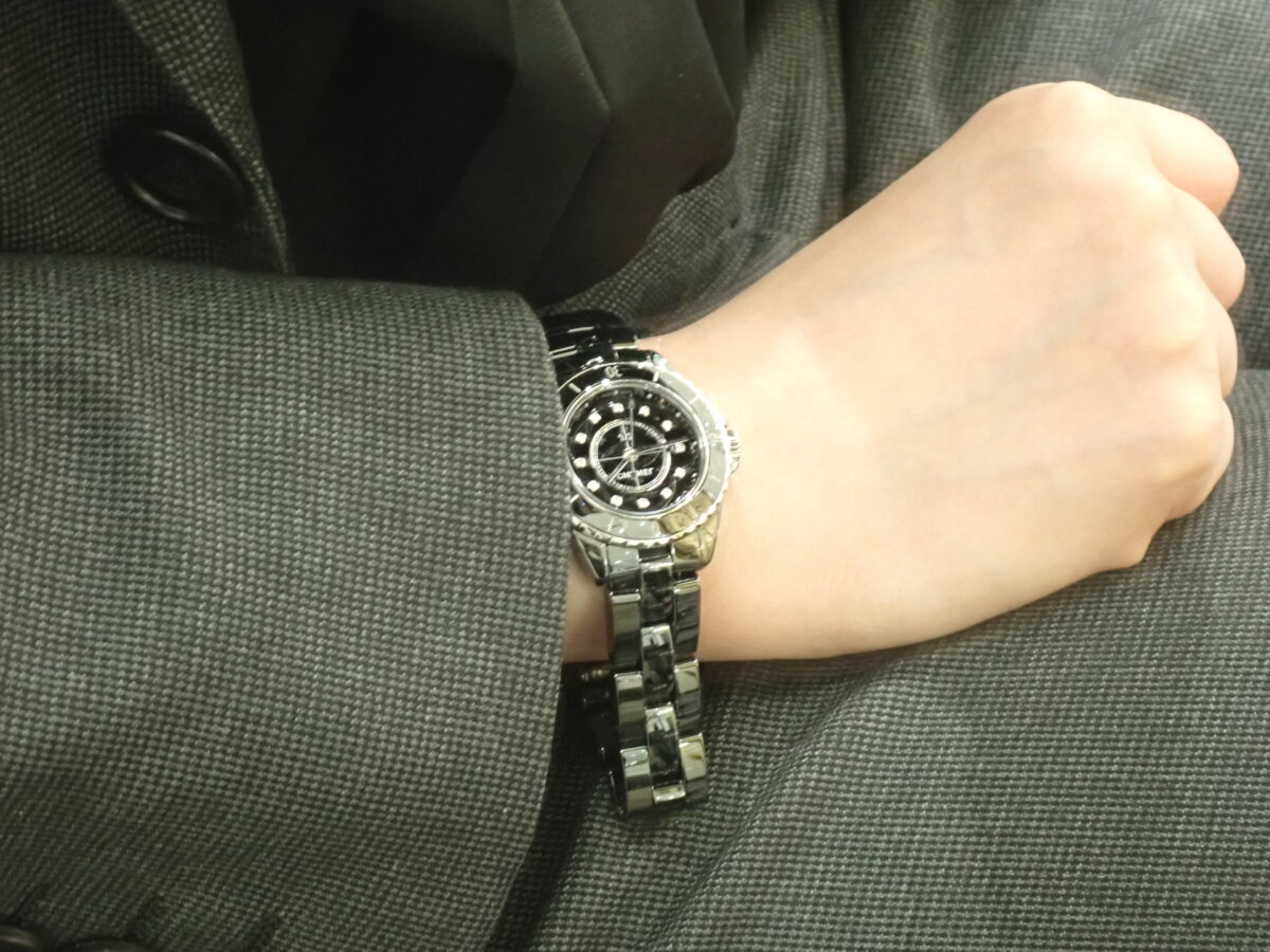 【シャネル】見た目だけじゃわからない？J12の新作ってどんな違いがあるの？ - CHANEL 