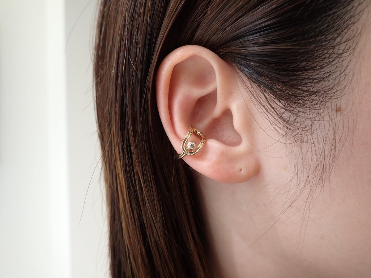 4月の誕生石ダイヤモンドが輝くヒロタカのイヤーカフ - Hirotaka 