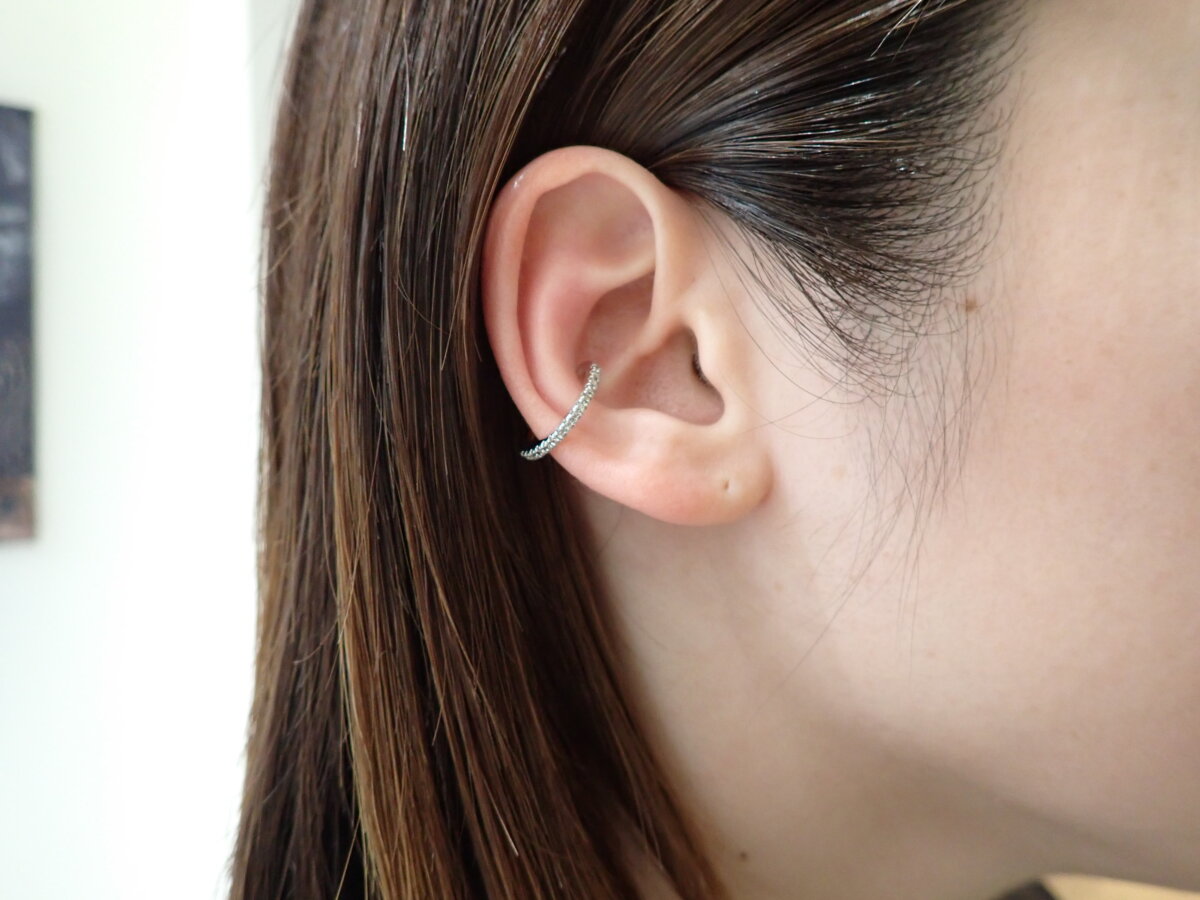 4月の誕生石ダイヤモンドが輝くヒロタカのイヤーカフ - Hirotaka 