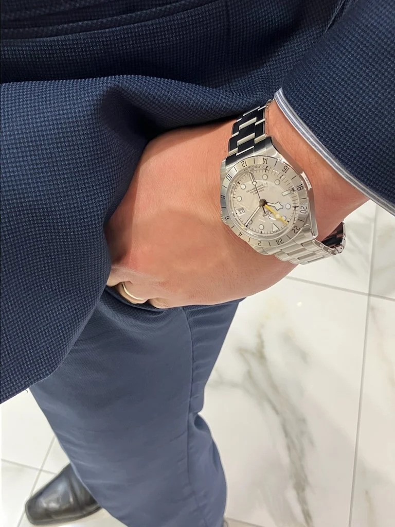 オパラインダイヤル視認性と実用性を兼ね備えた本格GMTウォッチ - TUDOR 