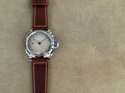 Panerai PAM01735の魅力。腕に乗せた瞬間、ヴィンテージの物語が始まる