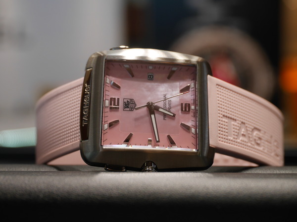 超軽量なレディース　スポーツウォッチ - TAG Heuer 